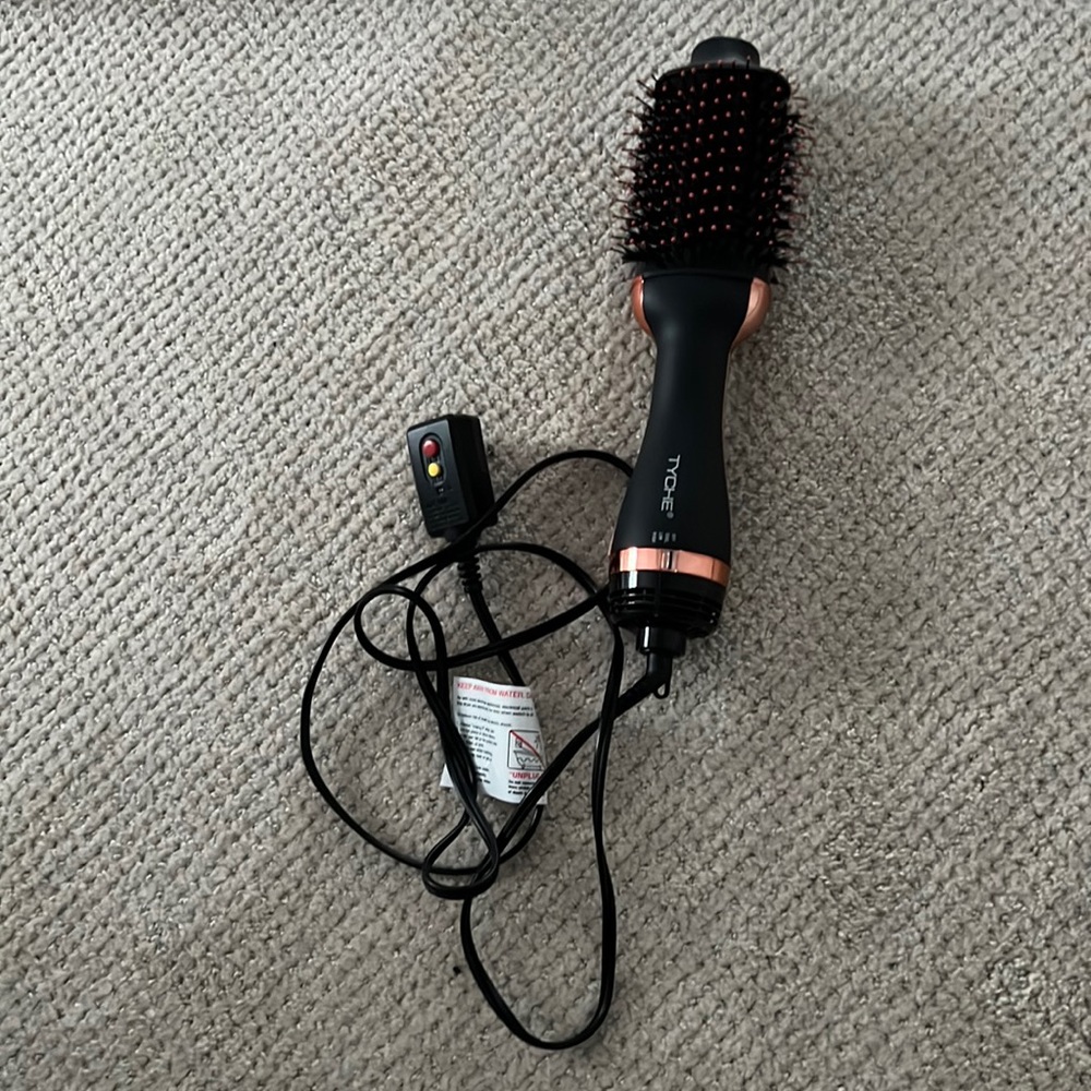 Tyche hair dryer brush